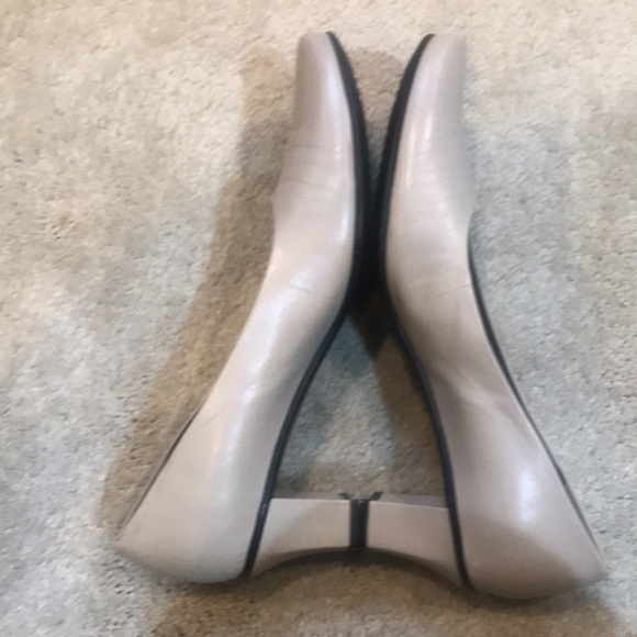 Naturalizer Round Toe Leather Upper Chunky Heel Shoes-Size 10 - Picture 5 of 7